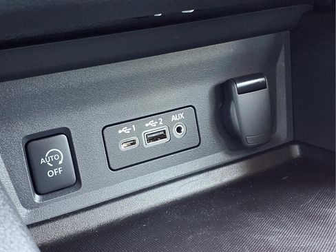 Used 2025 Nissan Sentra SV FWD image 27