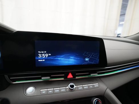 Used 2024 Hyundai Elantra SEL FWD image 6