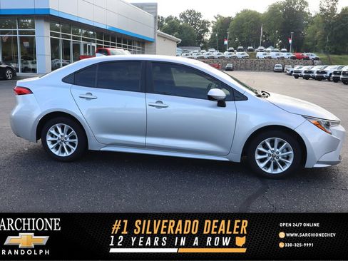 Used 2021 Toyota Corolla LE w/ LE Convenience Package FWD image 1