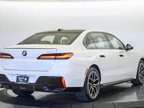 Certified 2023 BMW 740i w/ Parking Assistance Package RWD image 5