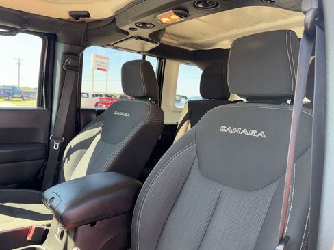 Used 2016 Jeep Wrangler Unlimited Sahara w/ Max Tow Package AWD/4WD image 10