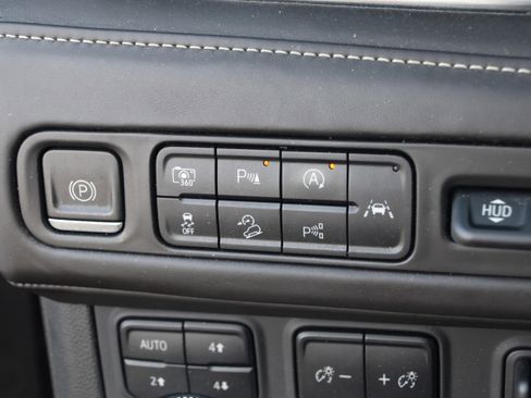 Used 2023 GMC Yukon XL Denali Ultimate image 14