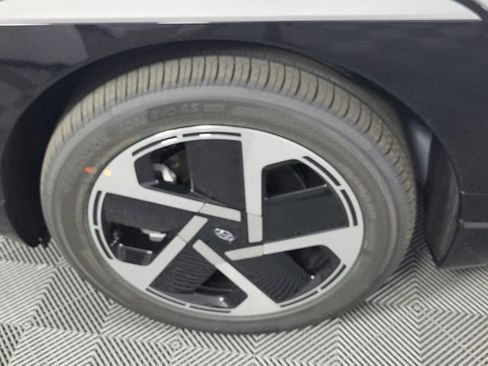 New 2026 Hyundai Ioniq 9 SE AWD/4WD image 7