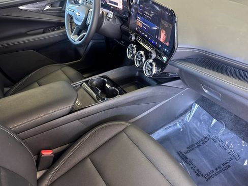 Used 2024 Chevrolet Blazer EV LT AWD/4WD image 19