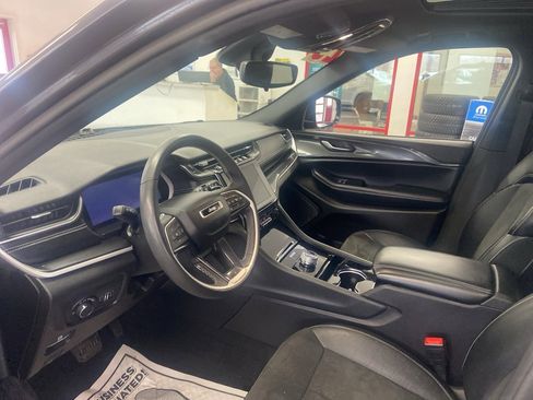 Certified 2023 Jeep Grand Cherokee Altitude image 6