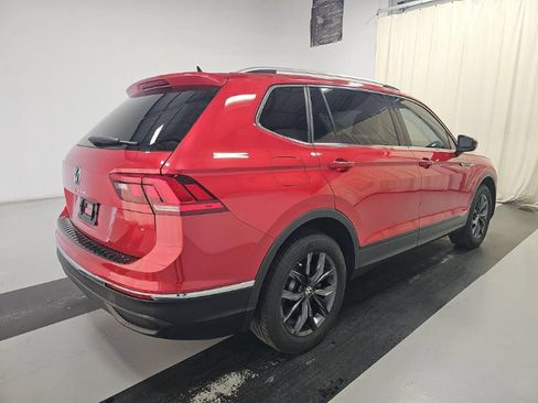 Used 2023 Volkswagen Tiguan SE w/ Panoramic Sunroof Package FWD image 4