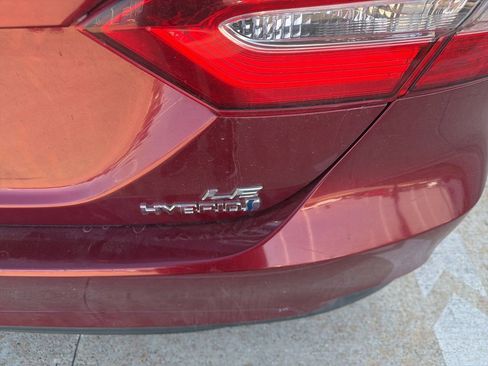 Used 2020 Toyota Camry LE image 3