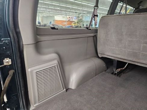 Used 2000 Ford E-150 and Econoline 150 Wagon image 31
