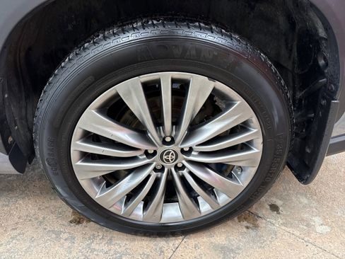 Used 2021 Toyota Highlander Platinum image 7