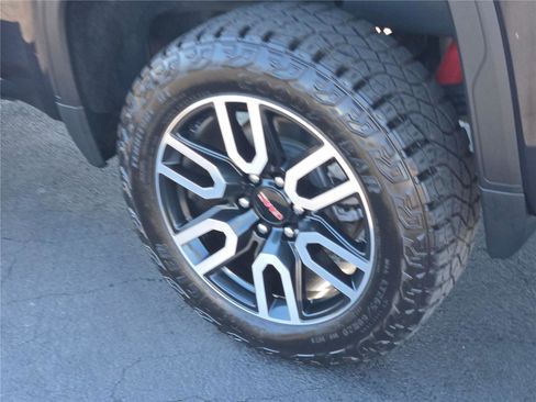 Used 2022 GMC Sierra 1500 AT4 w/ AT4 Preferred Package image 18