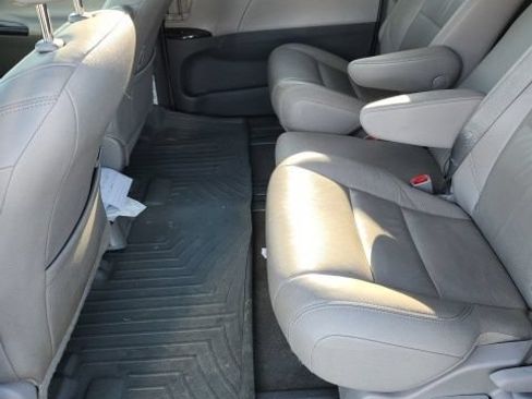 Used 2019 Toyota Sienna XLE FWD image 12