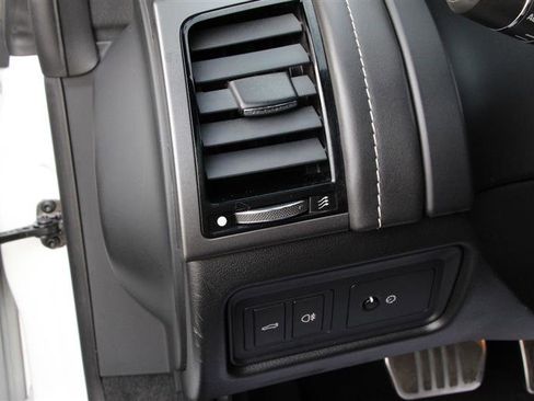 Used 2016 Jaguar F-TYPE R image 22