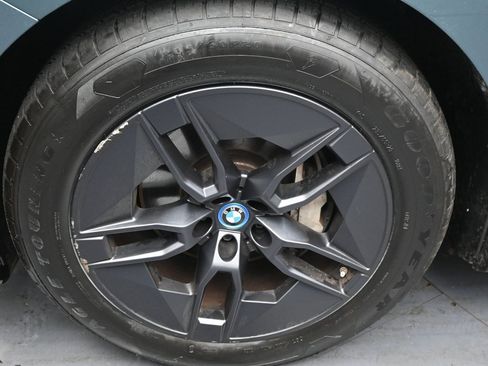 Used 2023 BMW iX xDrive50 w/ Premium Package image 40