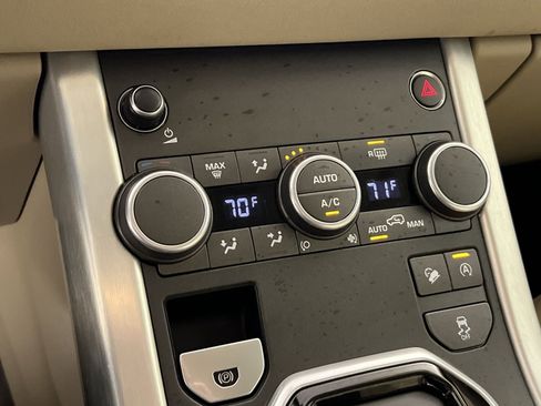 Used 2017 Land Rover Range Rover Evoque SE image 21