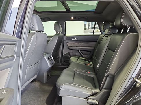 Certified 2023 Volkswagen Atlas Cross Sport SE w/ Panoramic Sunroof Package FWD image 11