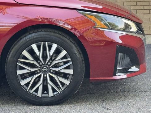 Used 2023 Nissan Altima 2.5 SV w/ SV Premium Package FWD image 5