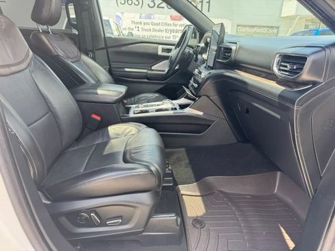 Used 2020 Ford Explorer Platinum w/ Premium Technology Package AWD/4WD image 32