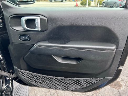 Used 2023 Jeep Wrangler Sahara w/ Cold Weather Group image 28