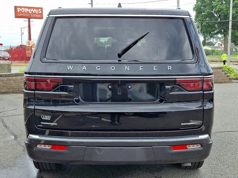Used 2022 Jeep Wagoneer Series II w/ Premium Group I AWD/4WD image 6