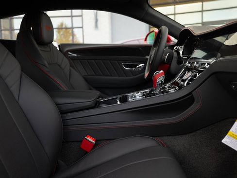 Used 2024 Bentley Continental GT image 40