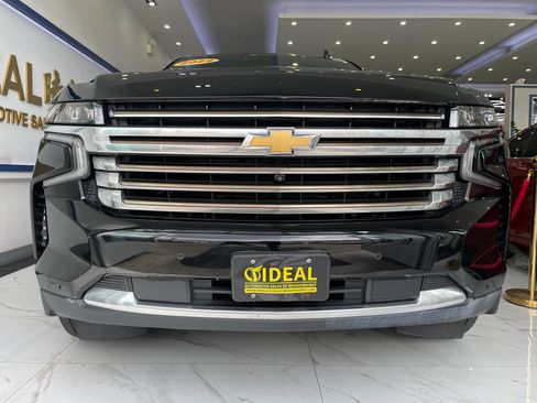 Used 2022 Chevrolet Suburban High Country w/ Premium Package AWD/4WD image 3