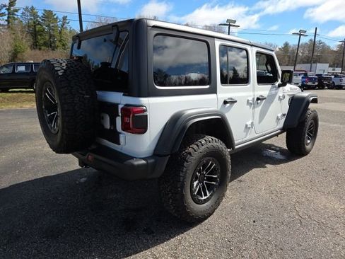 Used 2024 Jeep Wrangler Unlimited Rubicon w/ XTREMEE 35" Tire Package image 29