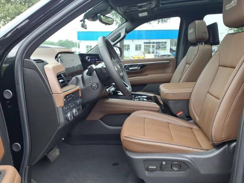 Used 2025 Chevrolet Suburban High Country AWD/4WD image 21