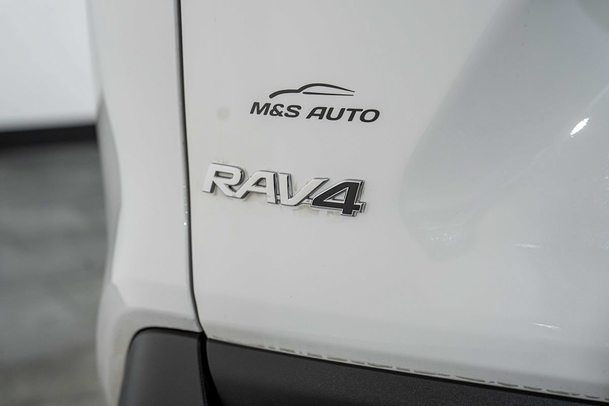 Used 2024 Toyota RAV4 LE AWD/4WD image 11