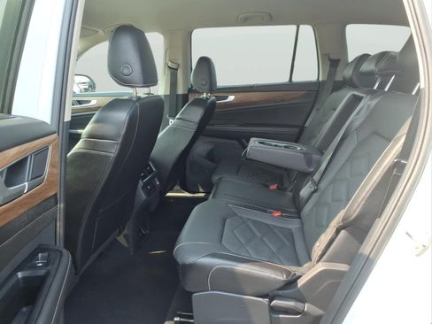 Used 2024 Volkswagen Atlas SE AWD/4WD image 13