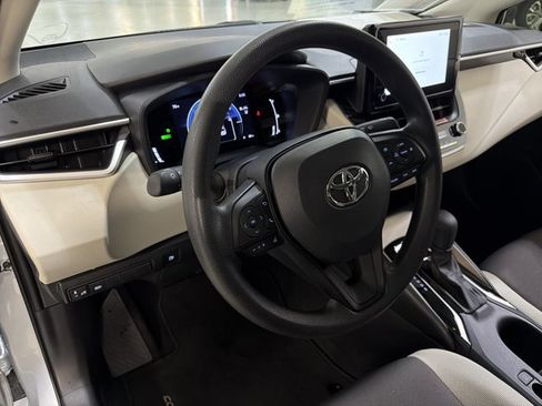 Used 2026 Toyota Corolla LE FWD image 9