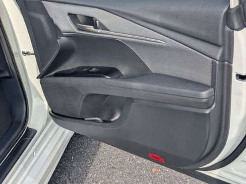 Used 2025 Toyota Camry SE image 13