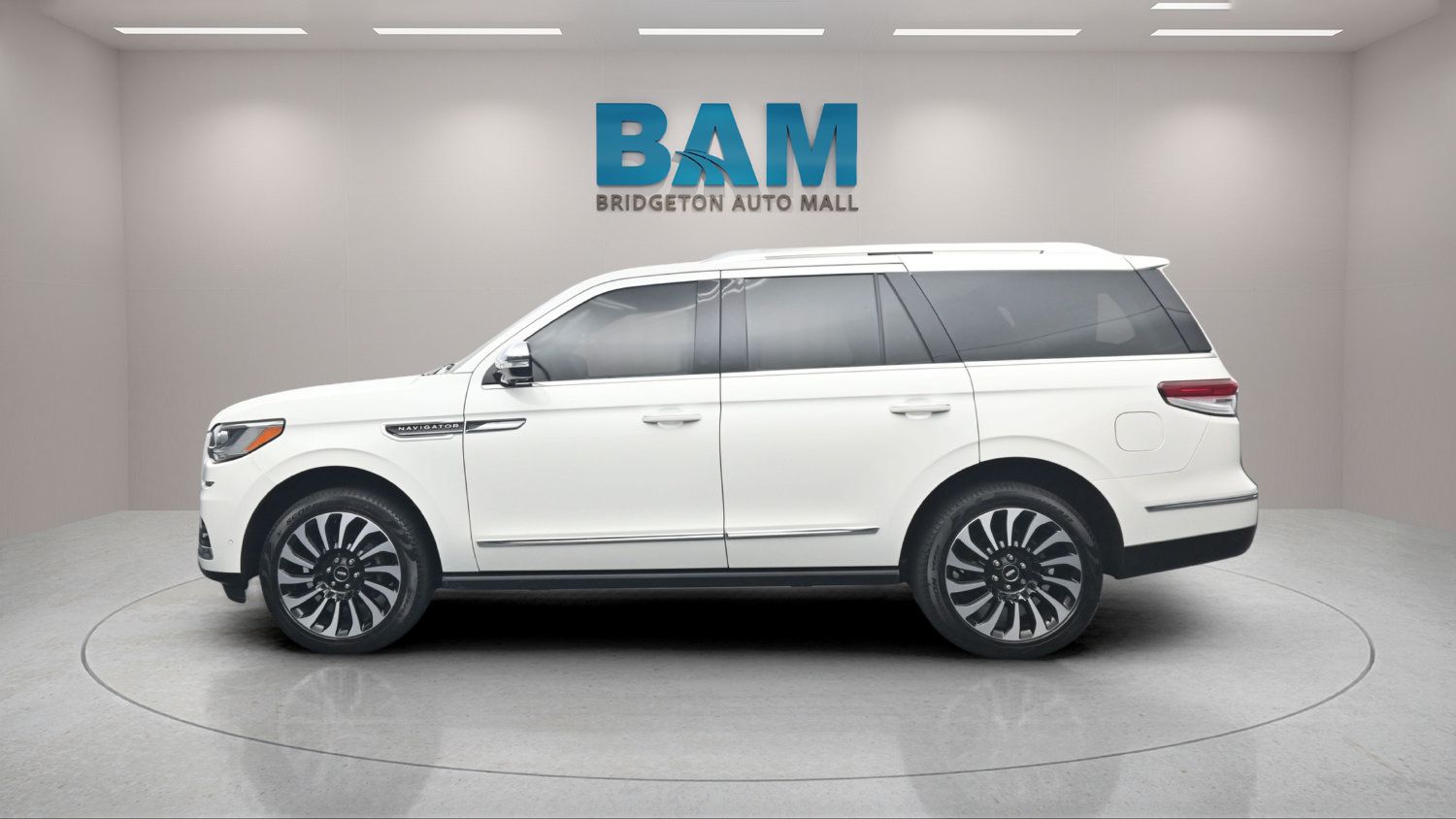 Used 2022 Lincoln Navigator Black Label AWD/4WD image 3