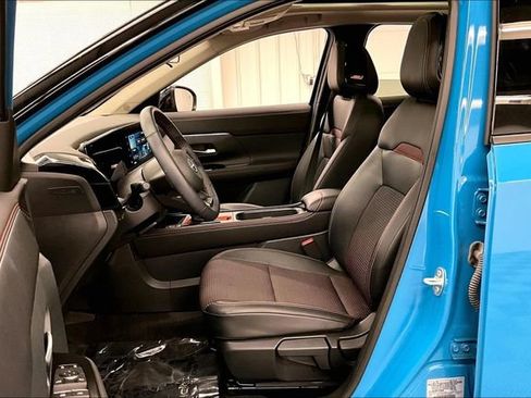 Used 2025 Nissan Kicks SR w/ SR Premium Package FWD image 24
