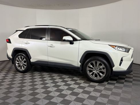 Used 2021 Toyota RAV4 XLE Premium FWD image 6