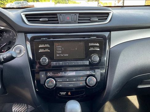 Used 2015 Nissan Rogue SV FWD image 21