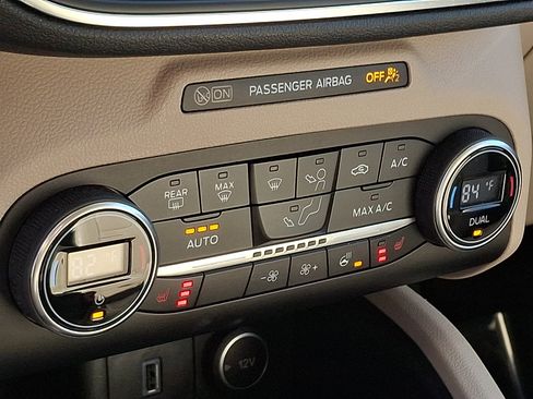 Used 2020 Ford Escape Titanium image 16