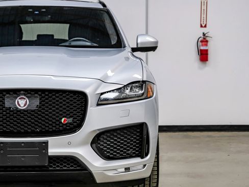 Used 2019 Jaguar F-PACE S image 47