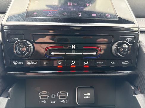 Used 2025 Jeep Grand Cherokee Laredo X RWD image 20