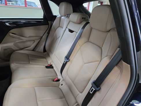 Used 2021 Porsche Macan AWD/4WD image 34