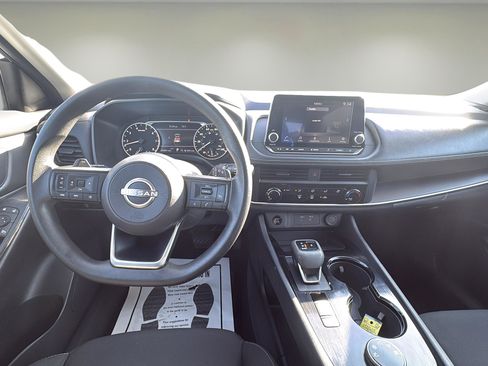 Used 2024 Nissan Rogue S image 9