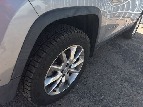 Used 2014 Jeep Cherokee Limited w/ Technology Group AWD/4WD image 8