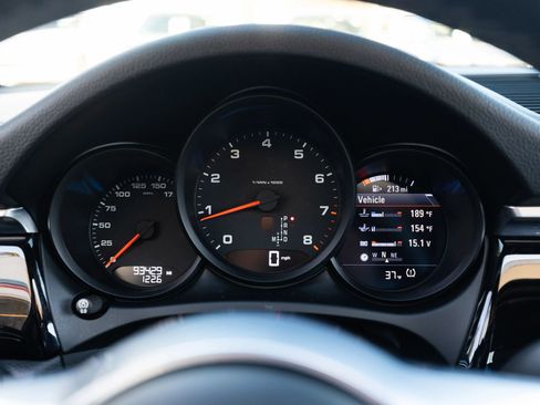 Used 2020 Porsche Macan image 34