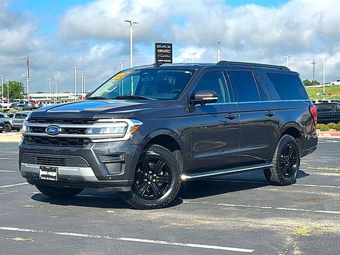 Used 2022 Ford Expedition Max XLT RWD image 2