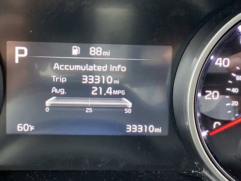 Used 2024 Kia Carnival LX FWD image 29
