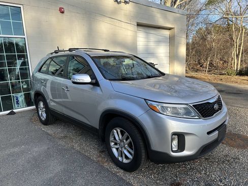 Used 2015 Kia Sorento LX image 25