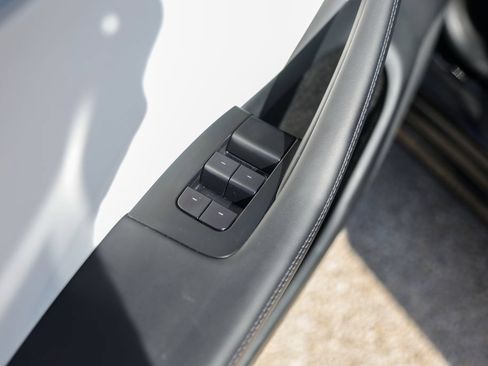 Used 2025 Tesla Model 3 RWD image 19