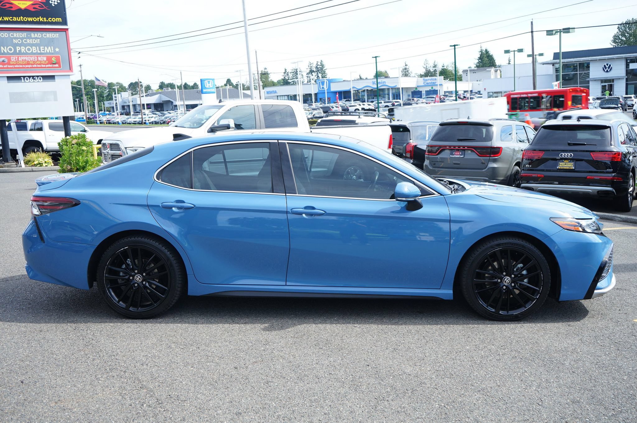 Used 2023 Toyota Camry XSE w/ Blackout Package (TMS) FWD image 6