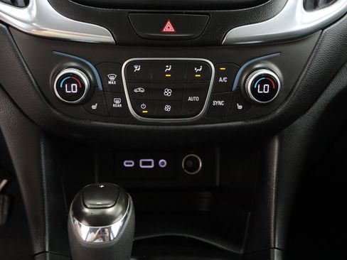 Used 2020 Chevrolet Equinox LT w/ Driver Convenience Package image 19