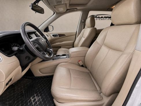 Used 2019 Nissan Pathfinder Platinum FWD image 12