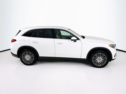 Used 2025 Mercedes-Benz GLC 300 4MATIC image 9
